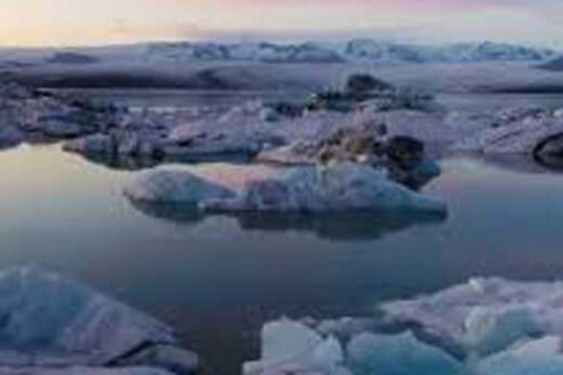 ببینید | تصویری ترسناک از فرو ریختن کوه یخی